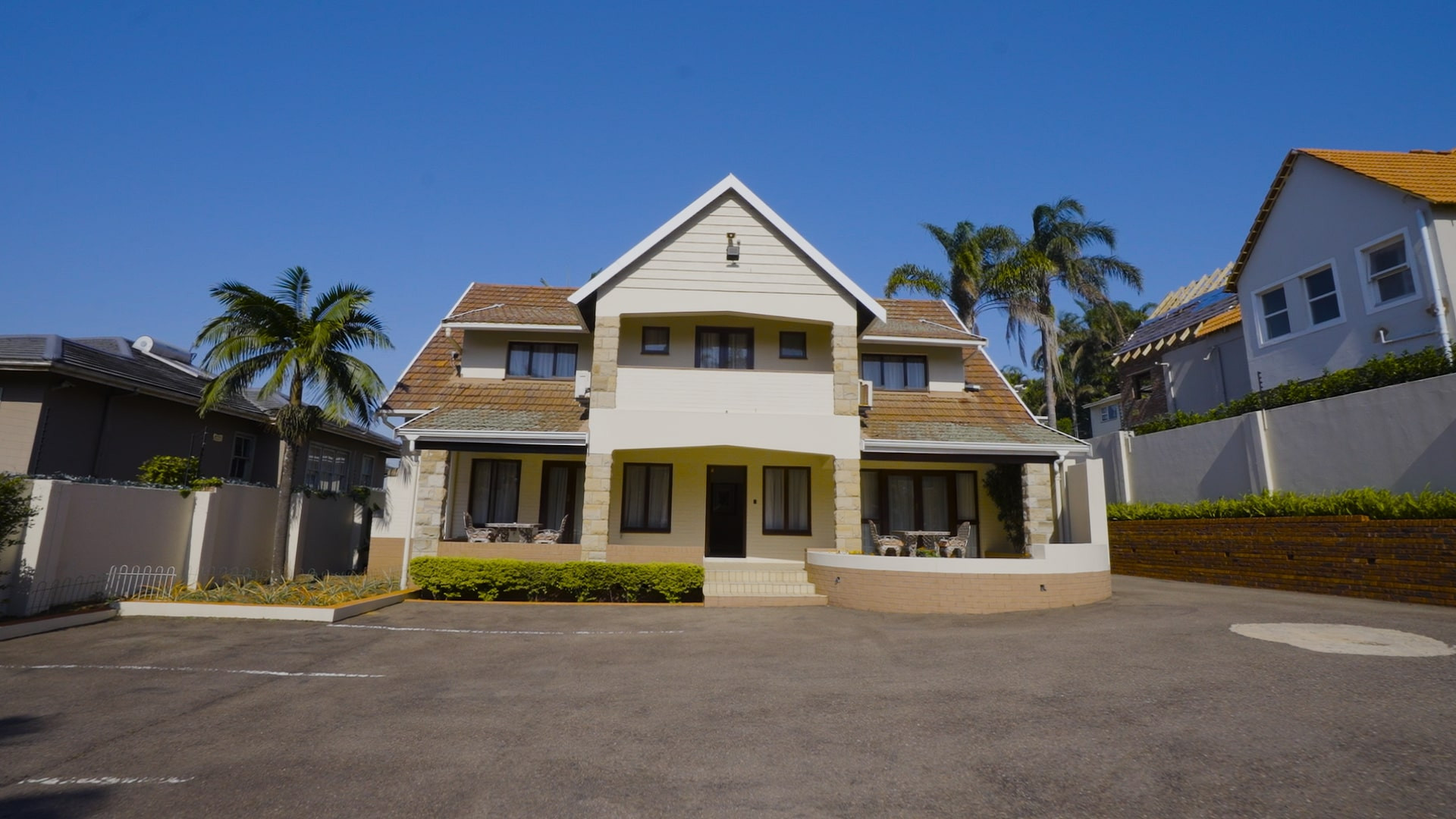 2 x Upmarket Joint Properties with 23 Rooms