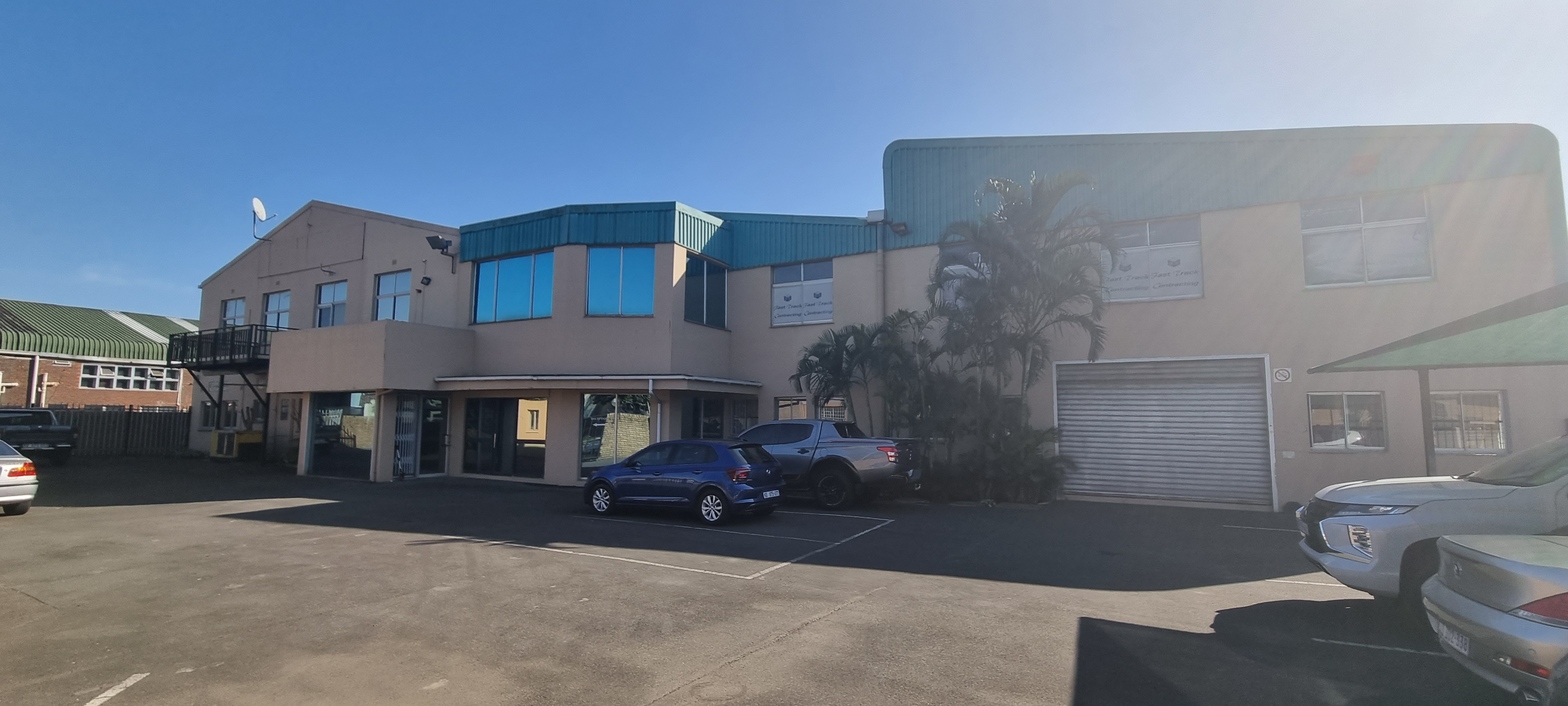 ± 4 000 m² Warehouse Facilities in Springfield Park