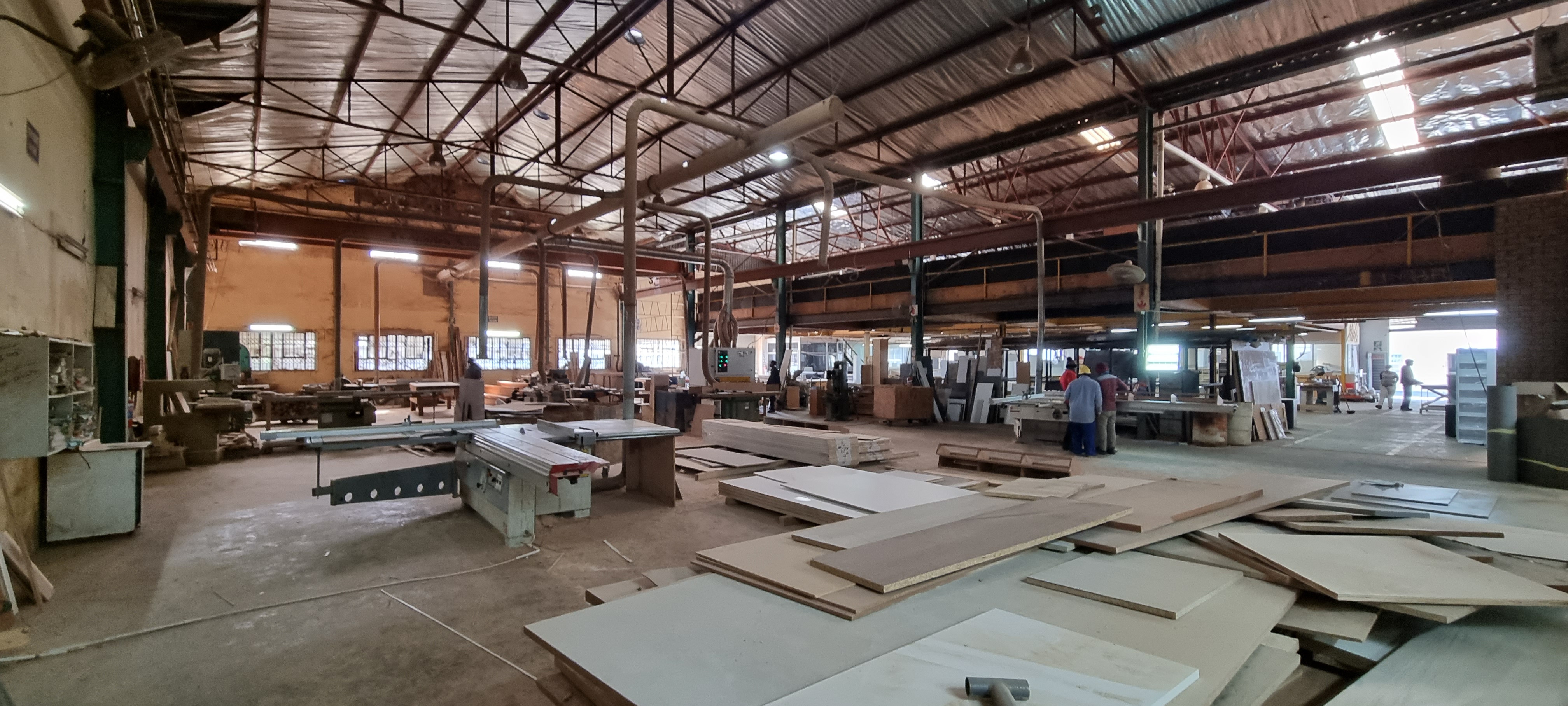 ± 4 000 m² Warehouse Facilities in Springfield Park