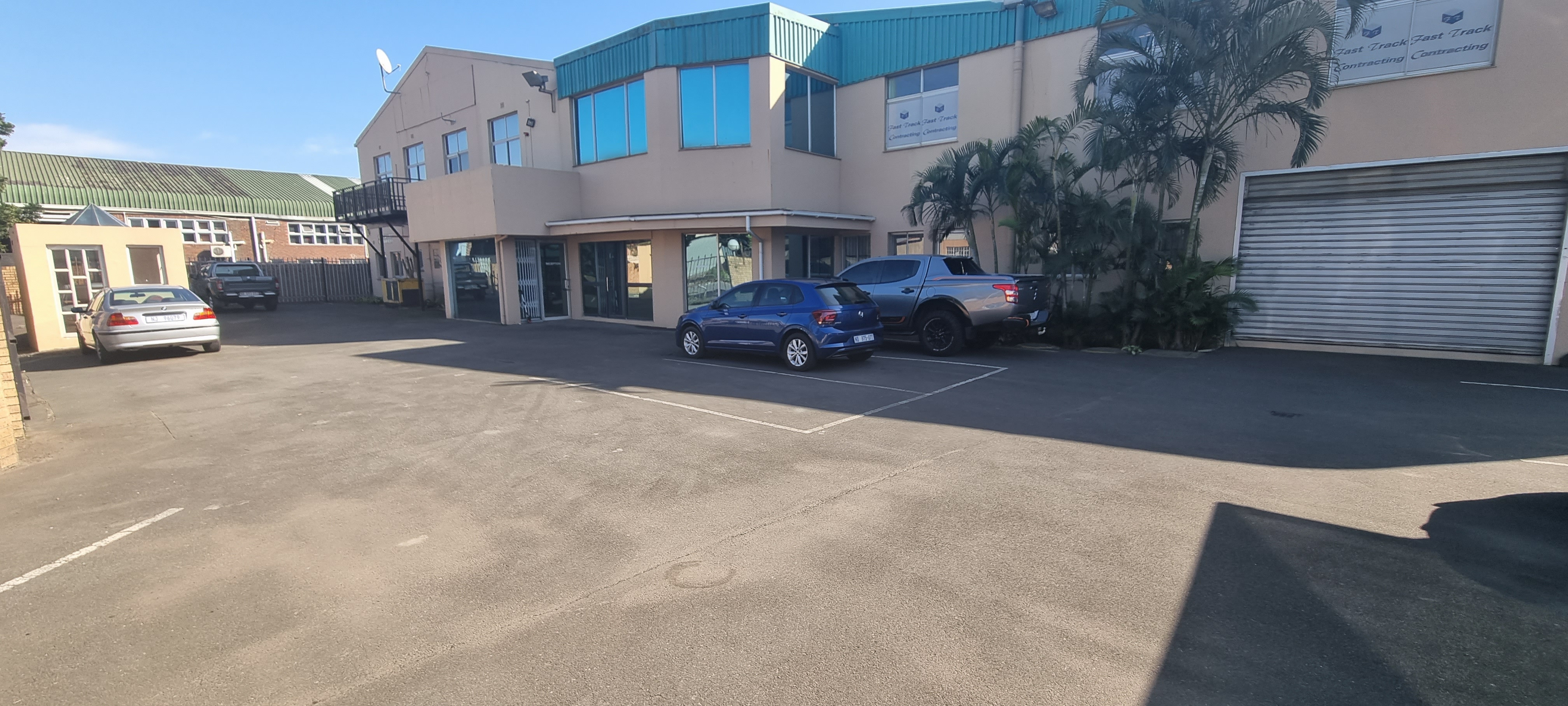 ± 4 000 m² Warehouse Facilities in Springfield Park