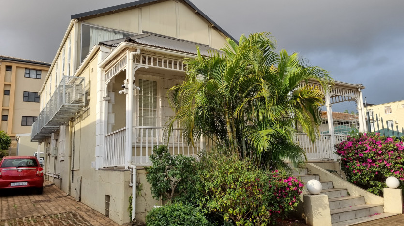 3 Storey Building in Overport Property Images