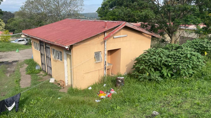 4 Bedroom House with Outbuilding in Butterworth Property Images