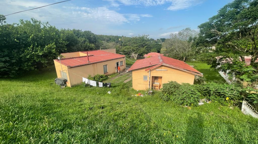 4 Bedroom House with Outbuilding in Butterworth Property Lead Image