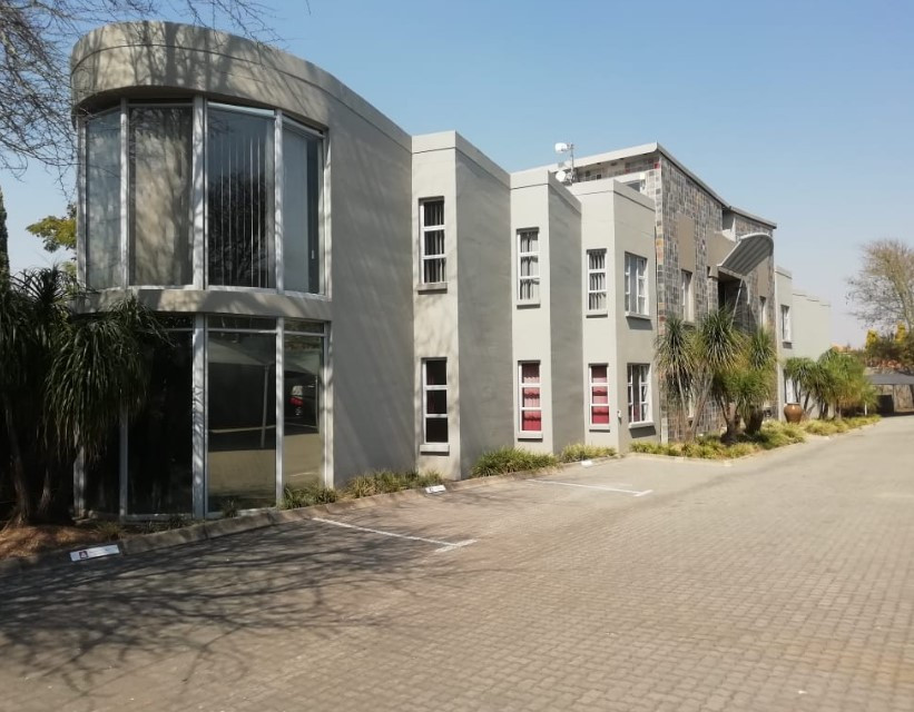 Frontline Showroom or Office Building in Fourways